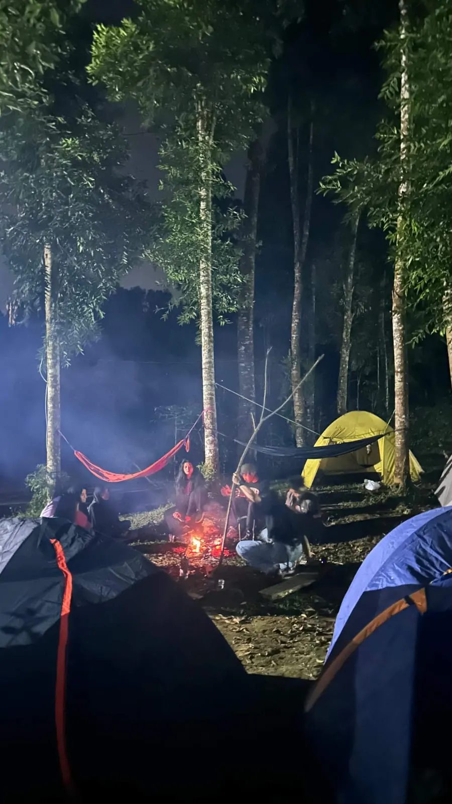 Suasana malam dan campfire di Youlien Campsite